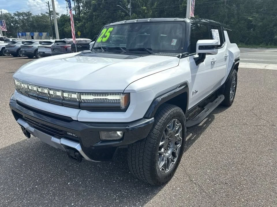 2025 GMC Hummer EV - Image 12 of 20