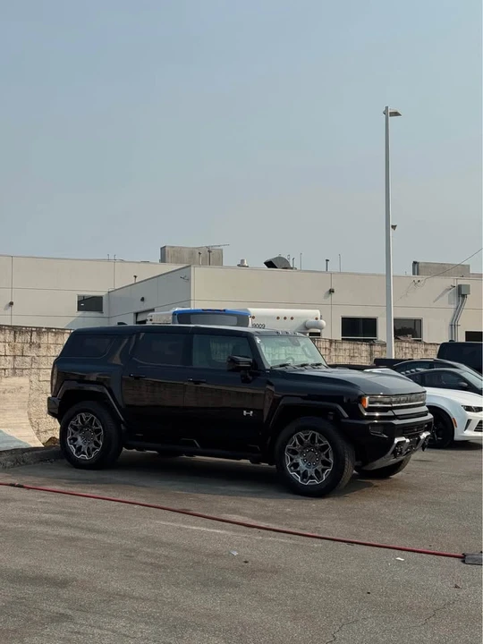 2025 GMC Hummer EV - Image 7 of 10