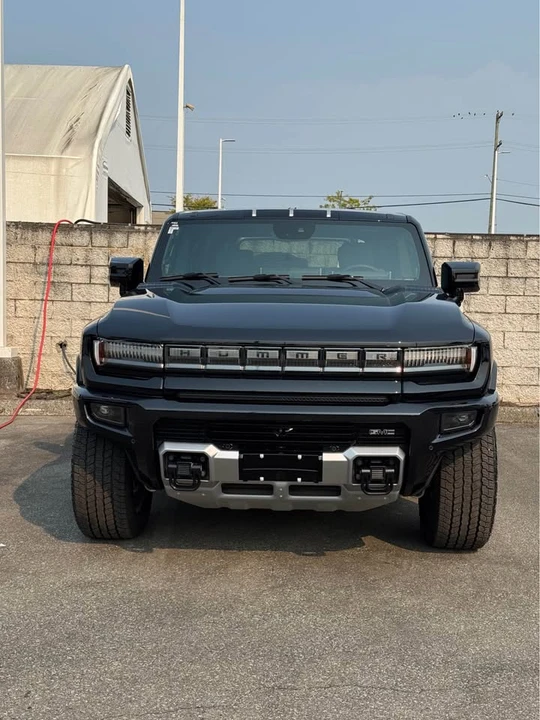 2025 GMC Hummer EV - Image 9 of 10