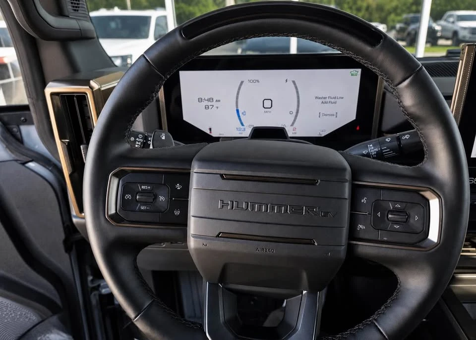 2025 GMC Hummer EV - Image 5 of 12