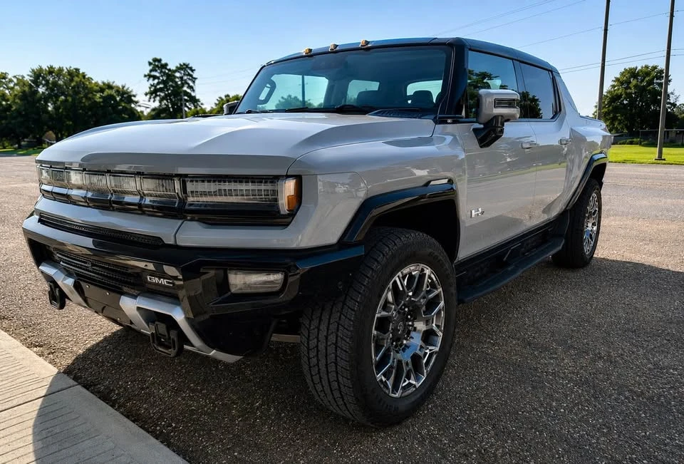 2025 GMC Hummer EV - Image 2 of 12