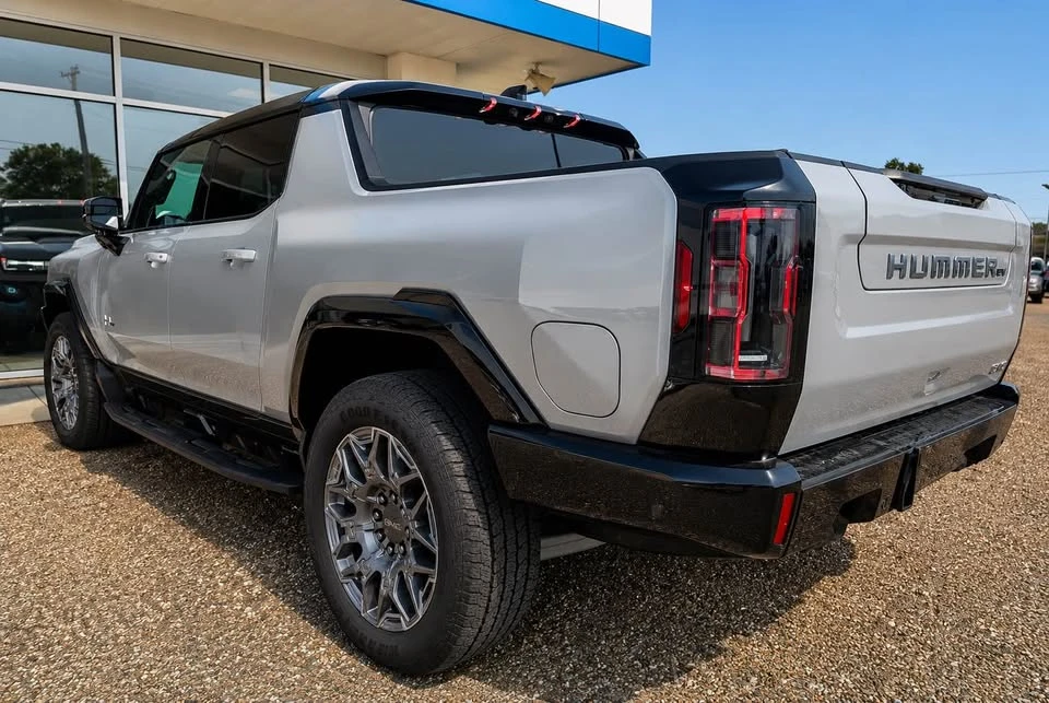 2025 GMC Hummer EV - Image 3 of 12