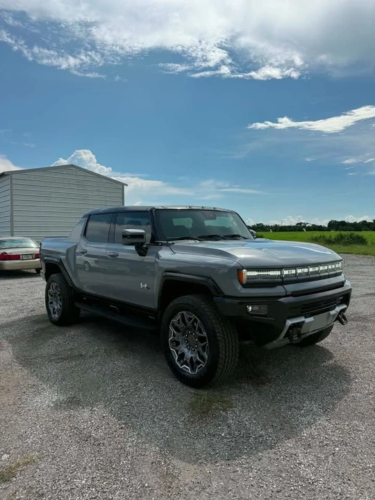 2025 GMC Hummer EV - Image 8 of 18
