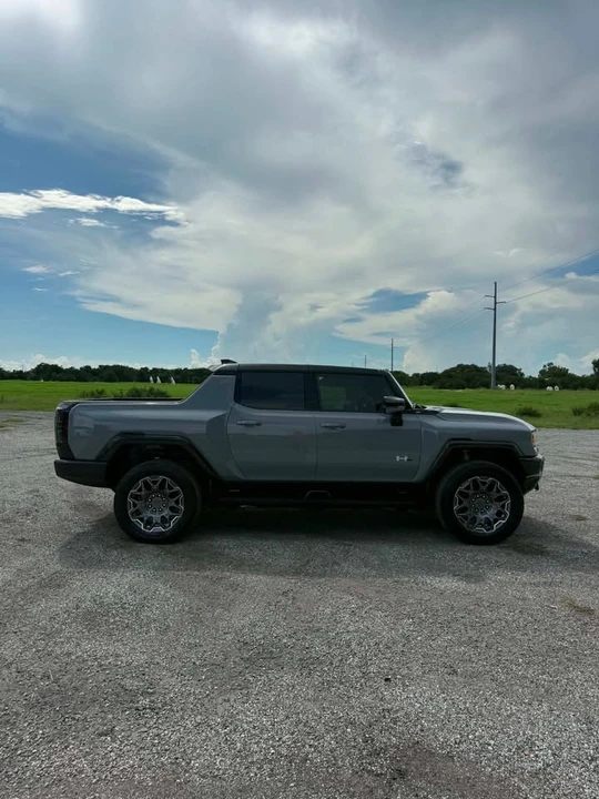 2025 GMC Hummer EV - Image 7 of 18