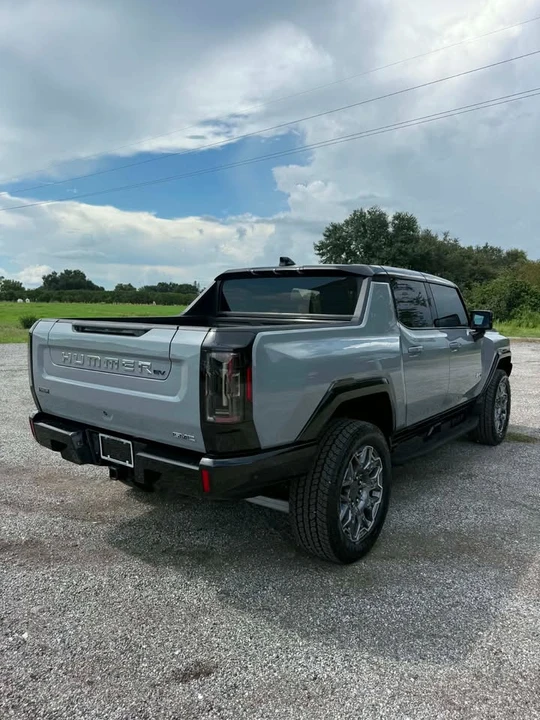 2025 GMC Hummer EV - Image 6 of 18
