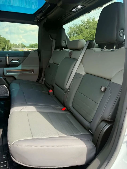 2025 GMC Hummer EV - Image 16 of 18