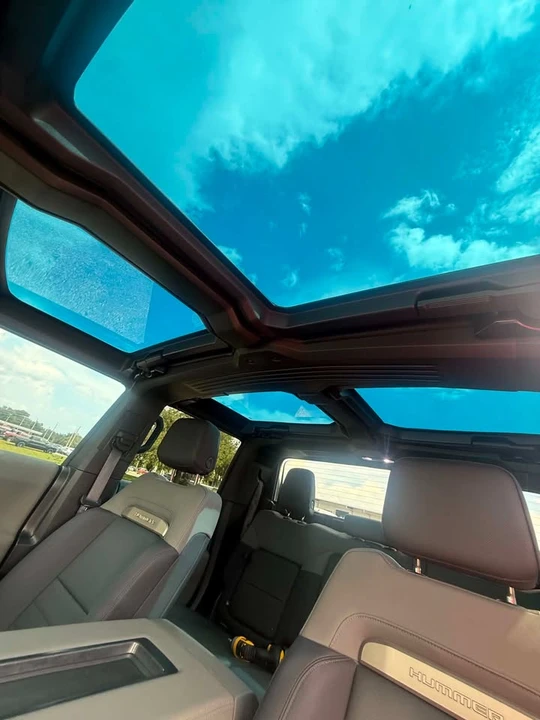 2025 GMC Hummer EV - Image 15 of 18