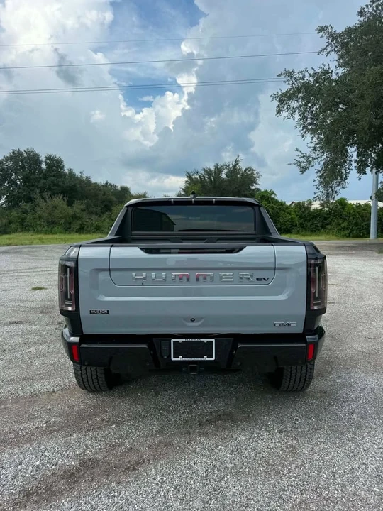 2025 GMC Hummer EV - Image 5 of 18