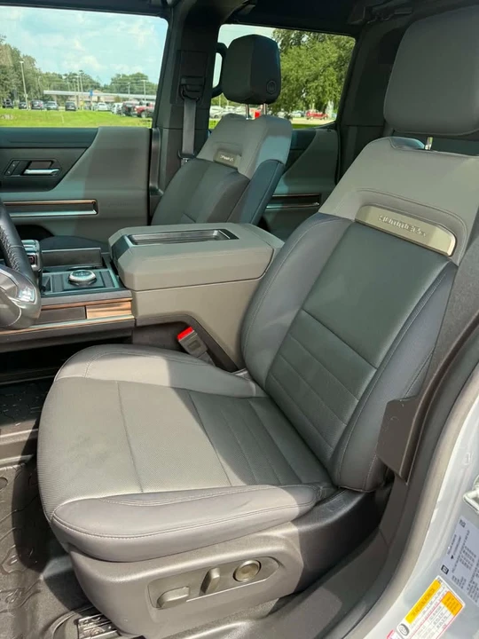 2025 GMC Hummer EV - Image 11 of 18