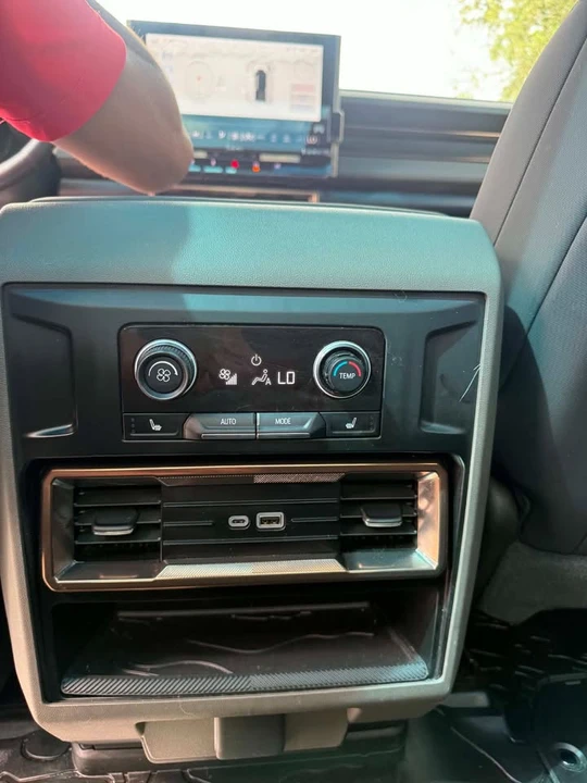 2025 GMC Hummer EV - Image 17 of 18