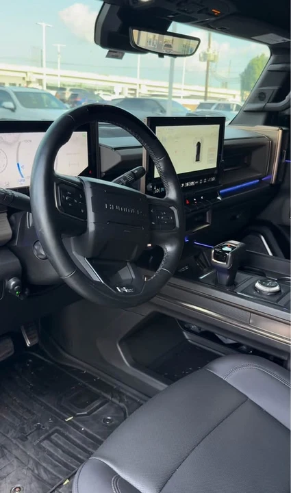 2025 GMC Hummer EV - Image 12 of 17