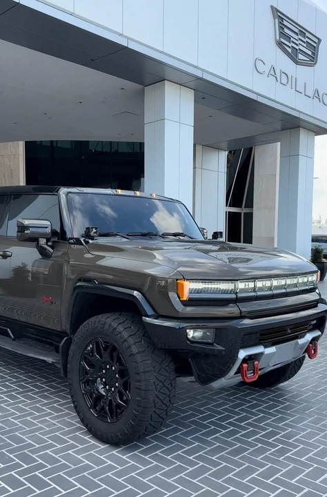 2025 GMC Hummer EV - Image 5 of 17