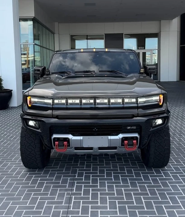 2025 GMC Hummer EV - Image 2 of 17