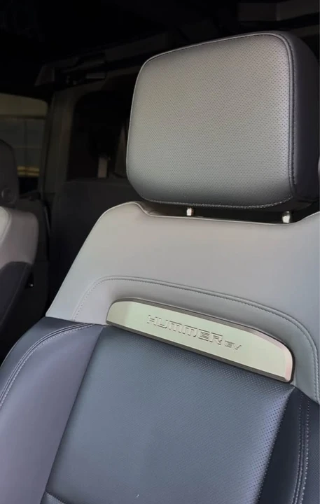 2025 GMC Hummer EV - Image 14 of 17