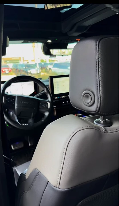 2025 GMC Hummer EV - Image 15 of 17