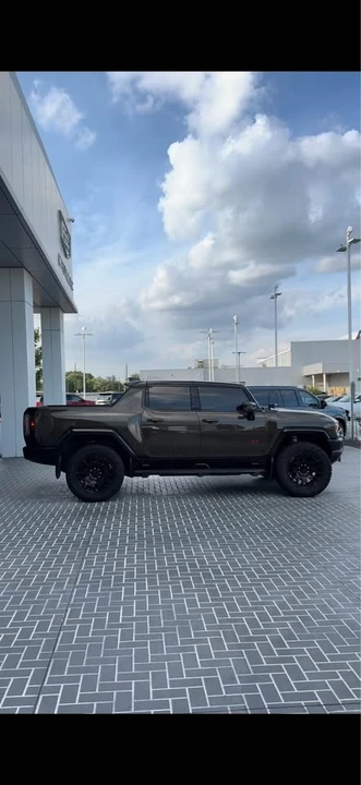 2025 GMC Hummer EV - Image 7 of 17