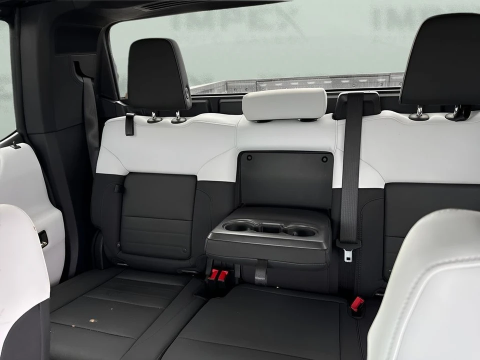 2025 GMC Hummer EV - Image 10 of 15