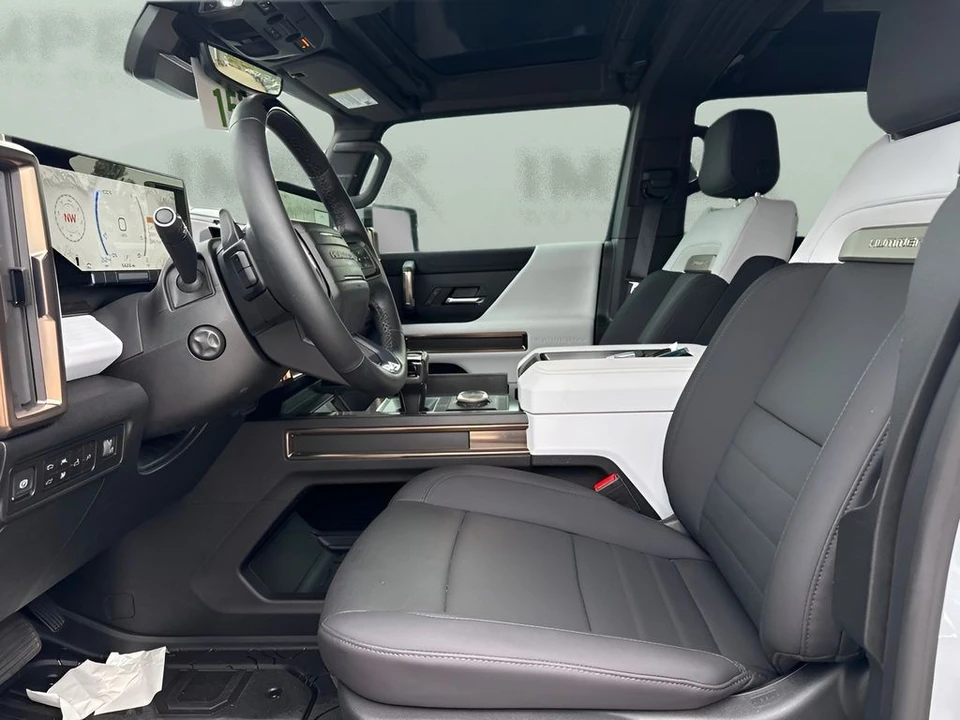 2025 GMC Hummer EV - Image 8 of 15