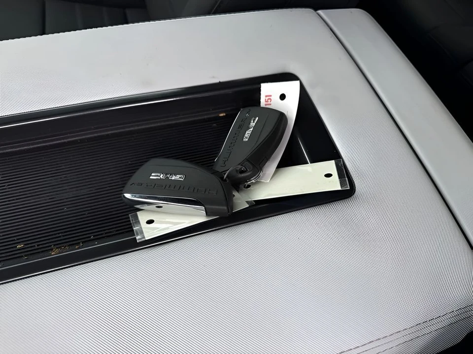 2025 GMC Hummer EV - Image 14 of 15