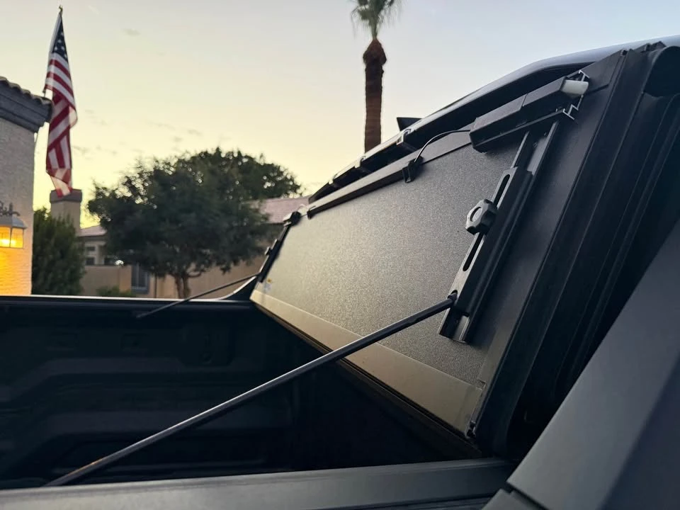 2025 GMC Hummer EV - Image 9 of 10