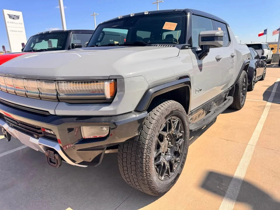 2025 GMC Hummer EV - Image 5 of 19