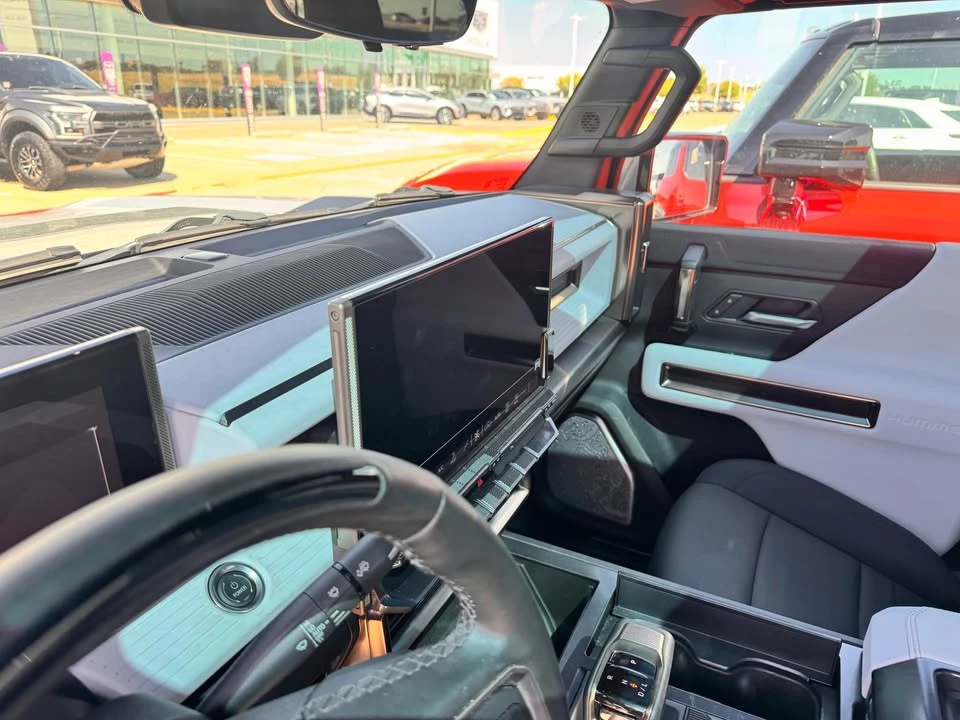 2025 GMC Hummer EV - Image 19 of 19