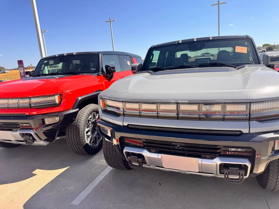 2025 GMC Hummer EV - Image 3 of 19
