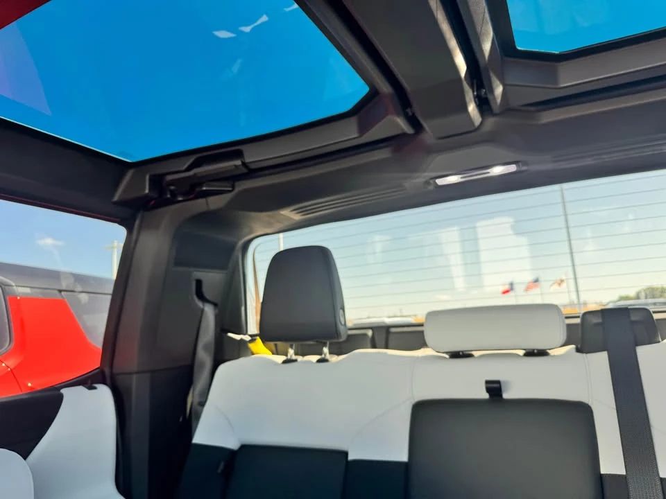 2025 GMC Hummer EV - Image 11 of 19