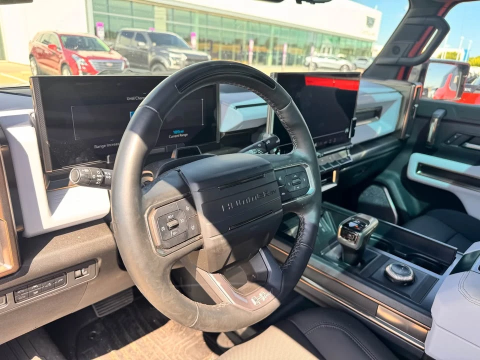 2025 GMC Hummer EV - Image 10 of 19