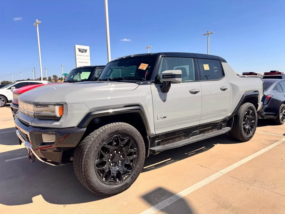 2025 GMC Hummer EV - Image 6 of 19