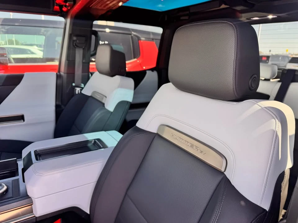 2025 GMC Hummer EV - Image 8 of 19