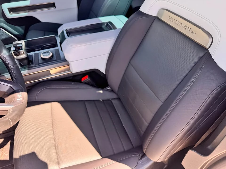 2025 GMC Hummer EV - Image 9 of 19