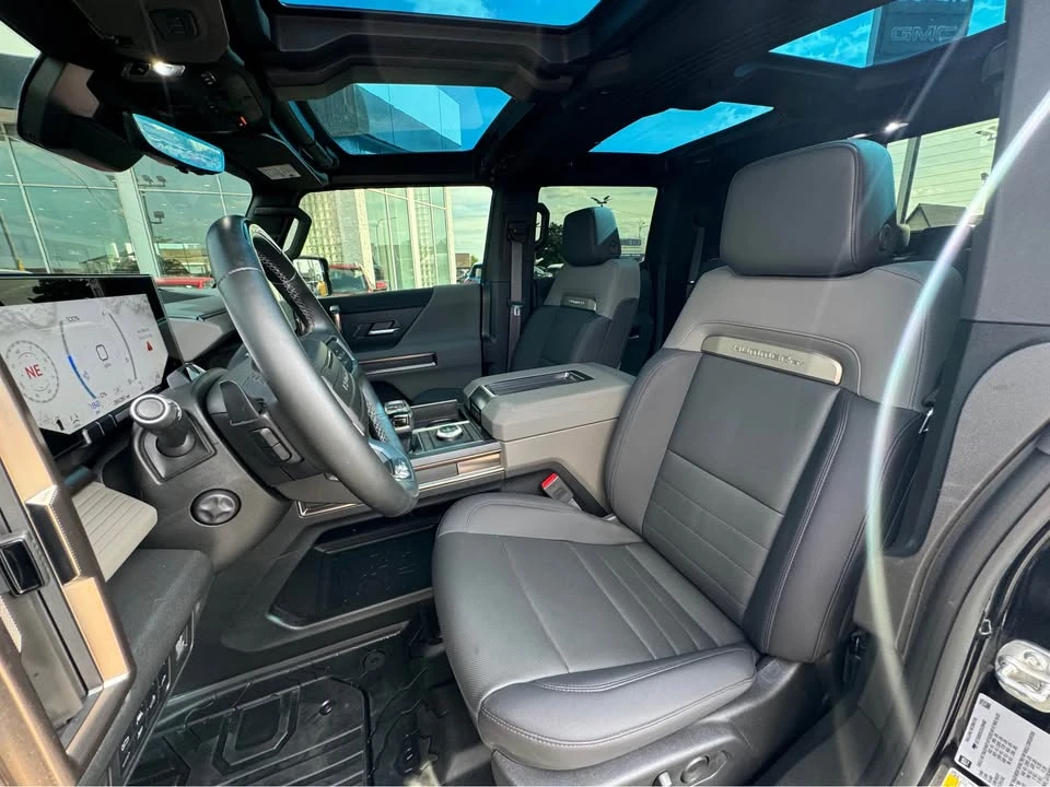 2025 GMC Hummer EV - Image 12 of 20
