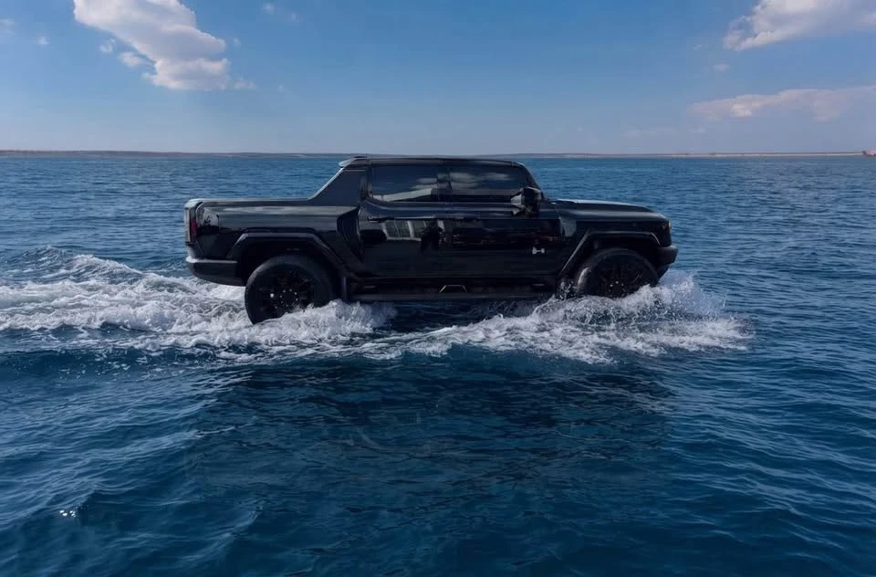 2025 GMC Hummer EV - Image 2 of 20