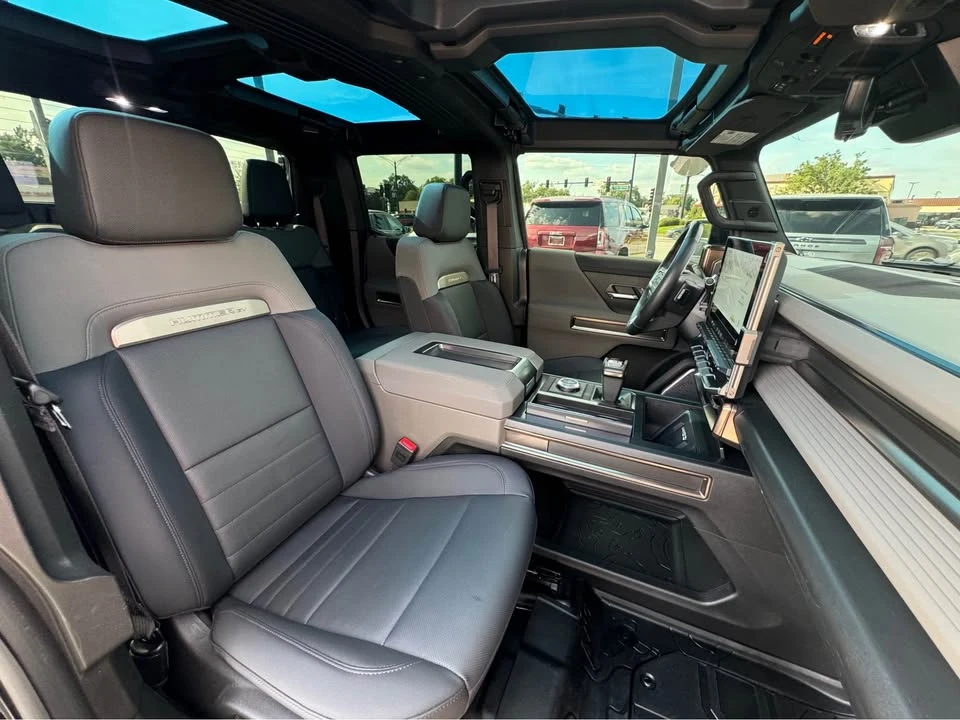 2025 GMC Hummer EV - Image 17 of 20