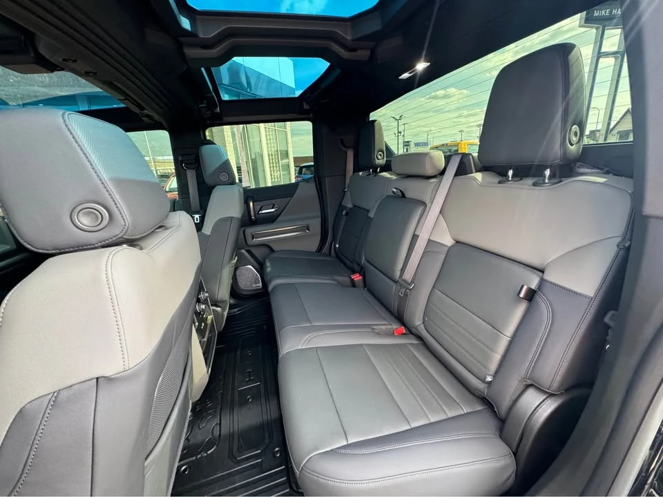 2025 GMC Hummer EV - Image 14 of 20