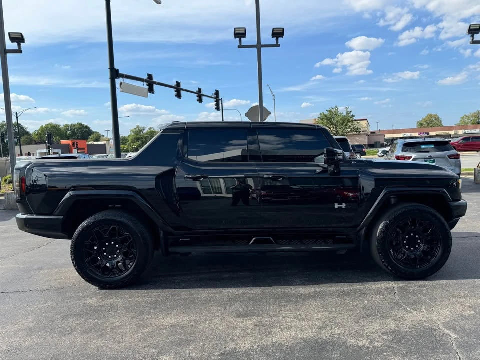 2025 GMC Hummer EV - Image 9 of 20