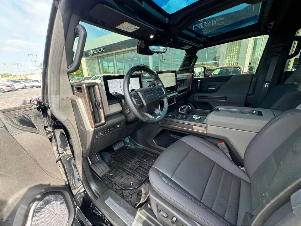 2025 GMC Hummer EV - Image 11 of 20