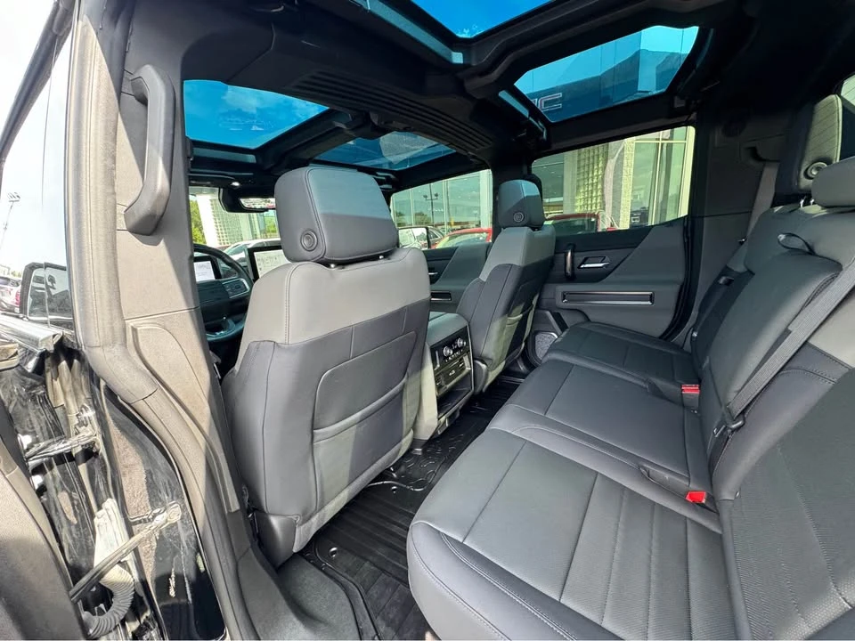 2025 GMC Hummer EV - Image 13 of 20