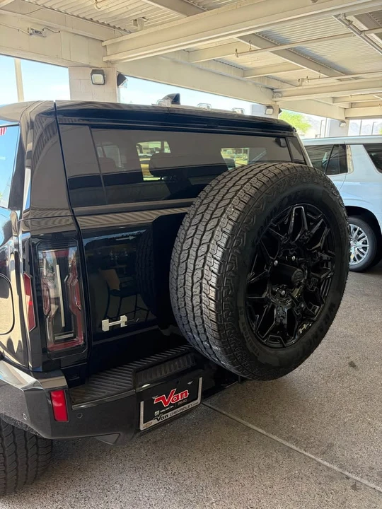 2025 GMC Hummer EV - Image 6 of 6