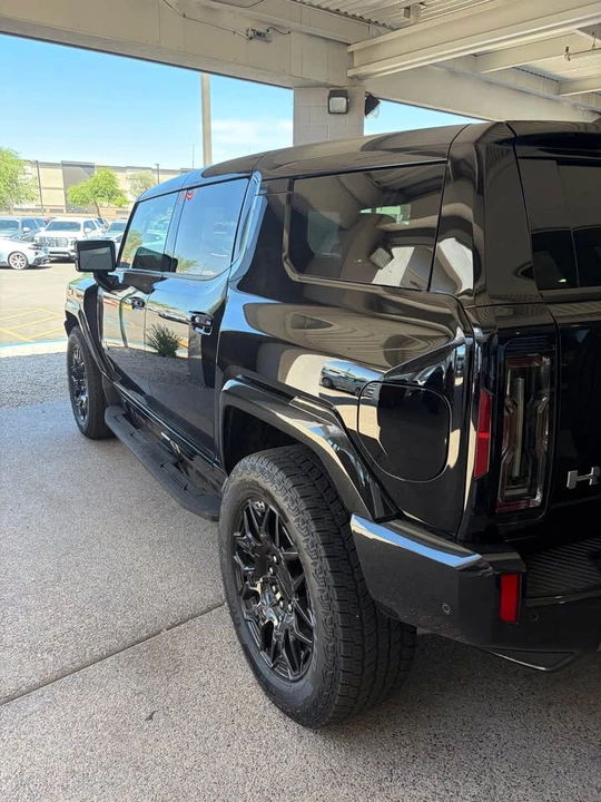 2025 GMC Hummer EV - Image 5 of 6