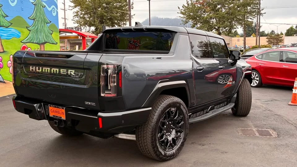 2025 GMC Hummer EV - Image 3 of 11