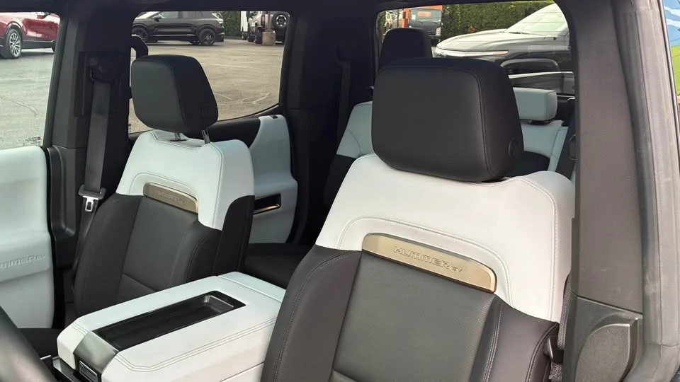 2025 GMC Hummer EV - Image 6 of 11