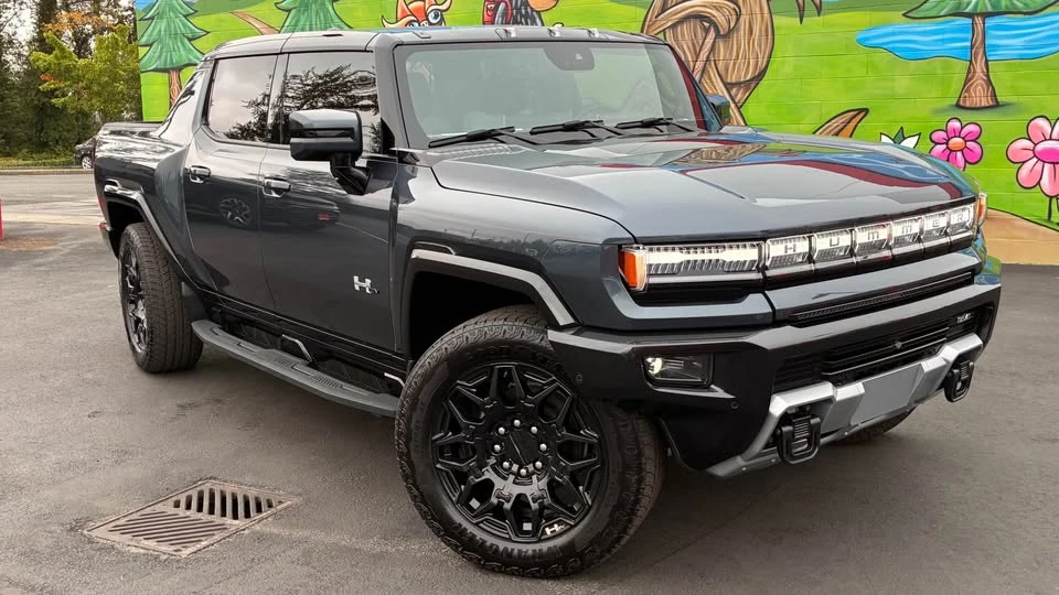 2025 GMC Hummer EV - Image 4 of 11