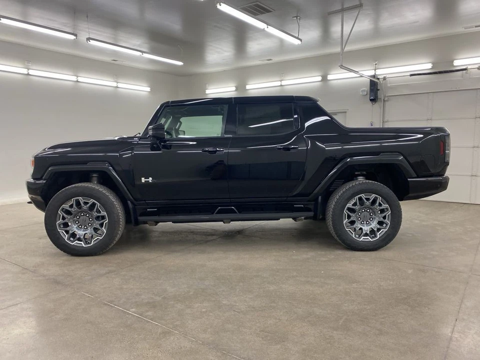 2025 GMC Hummer EV - Image 6 of 12