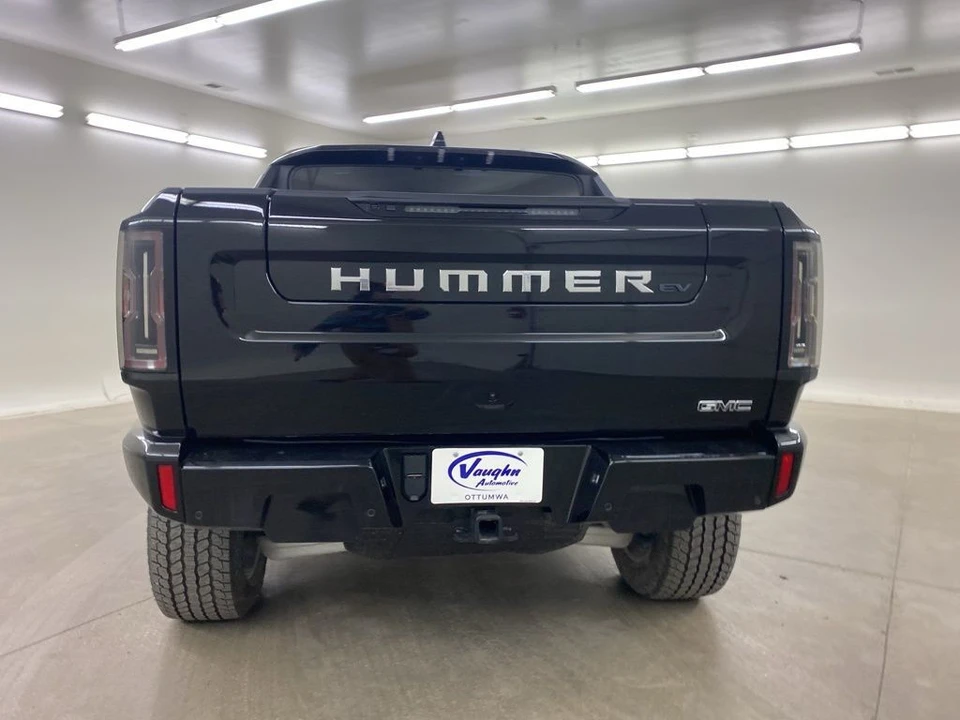 2025 GMC Hummer EV - Image 9 of 12