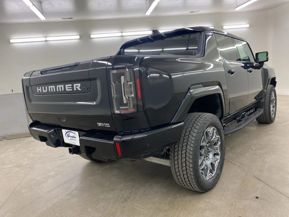 2025 GMC Hummer EV - Image 11 of 12