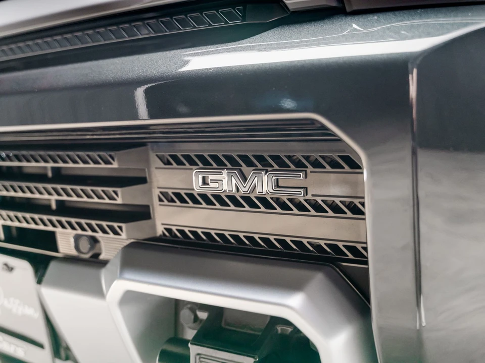 2025 GMC Hummer EV - Image 20 of 21