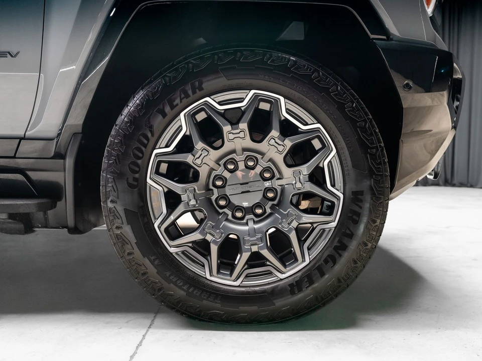 2025 GMC Hummer EV - Image 3 of 21