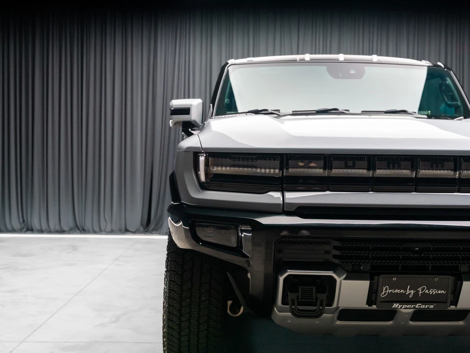 2025 GMC Hummer EV - Image 15 of 21